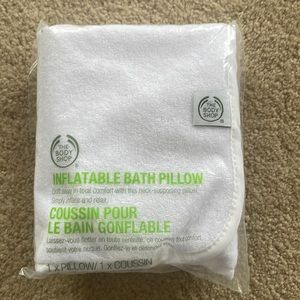 Never been used ~ Inflatable Bath Pillow